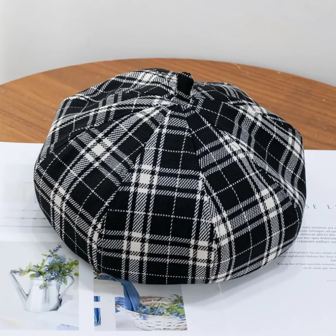 Chic Plaid Winter Beret for Women – Warm and Versatile