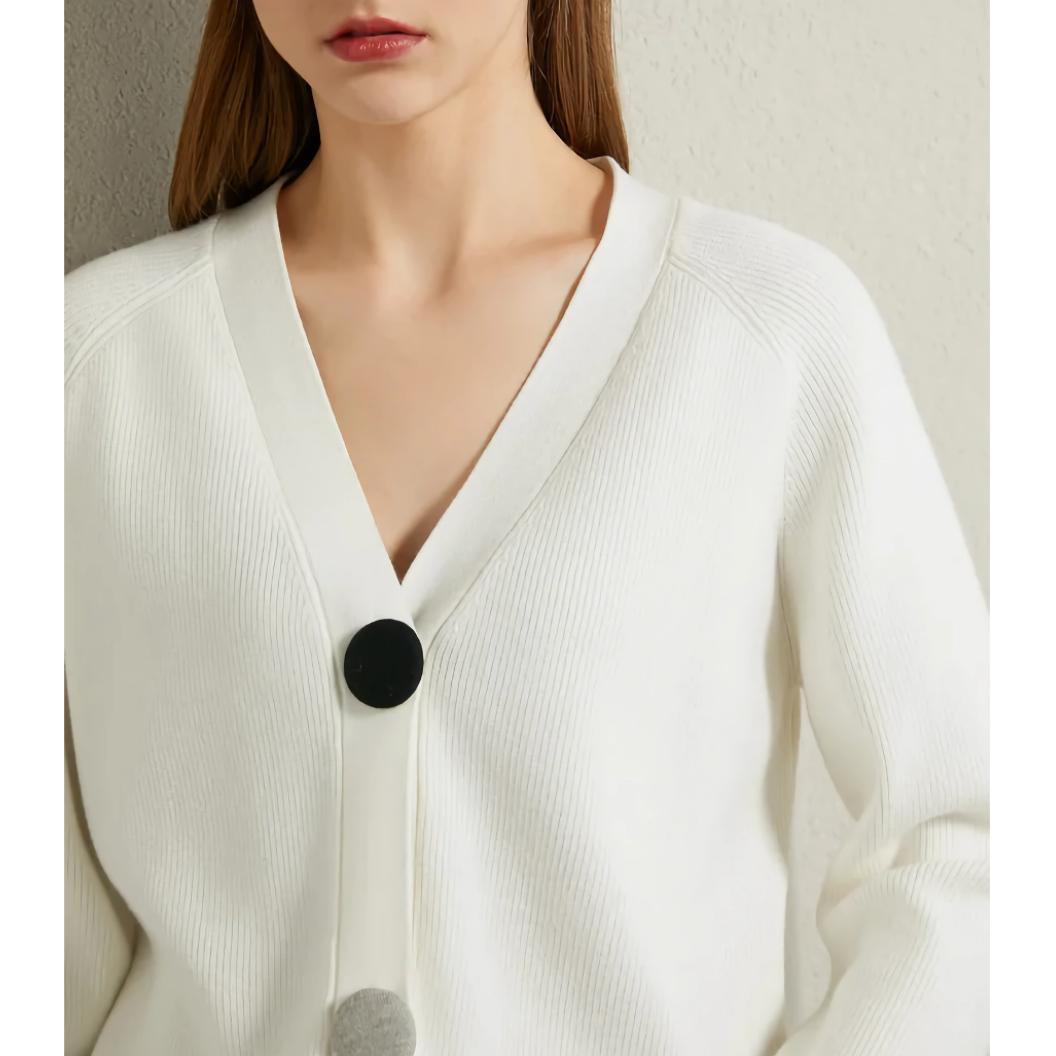 Minimalist Autumn V-Neck Knitted Cardigan with Contrast Buttons