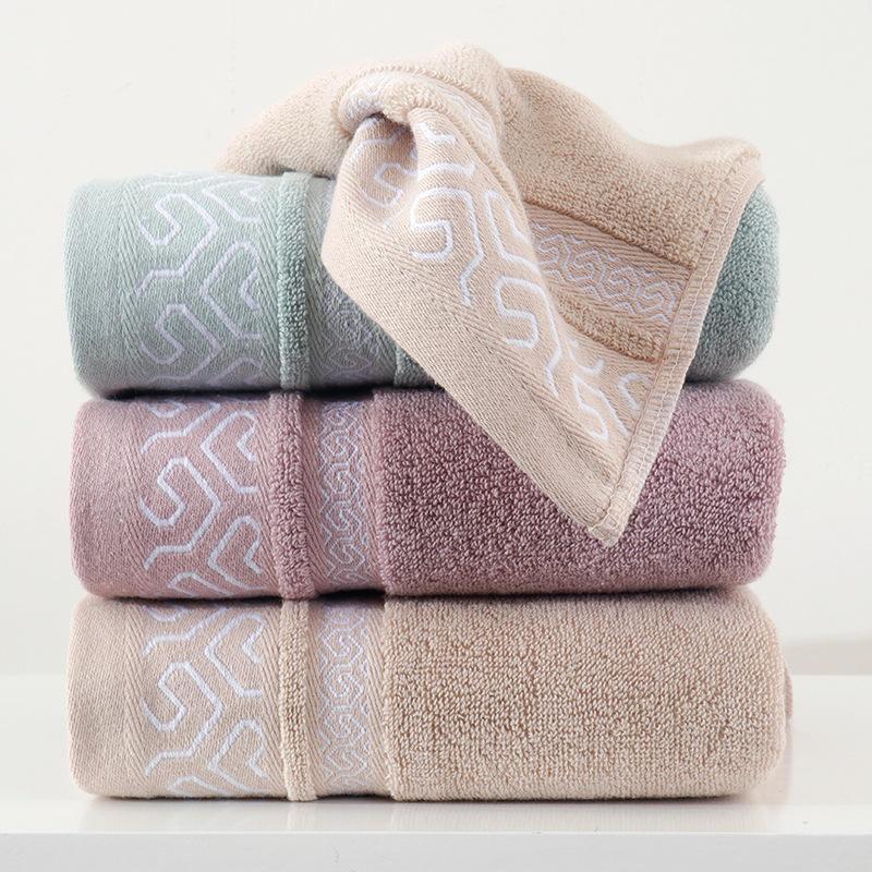 Soft Jacquard Thick Water Absorbent Adult Bathroom Beach Towel