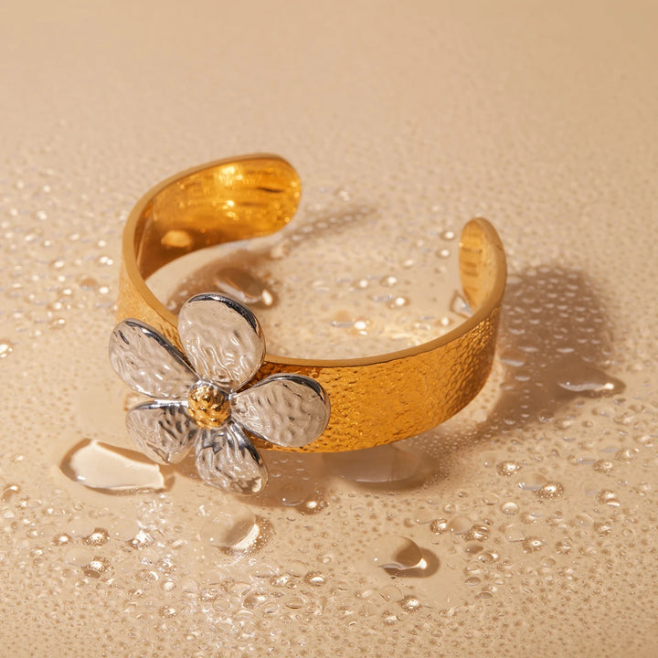 Elegant 18K Gold-Plated Stainless Steel Waterproof Flower Ring