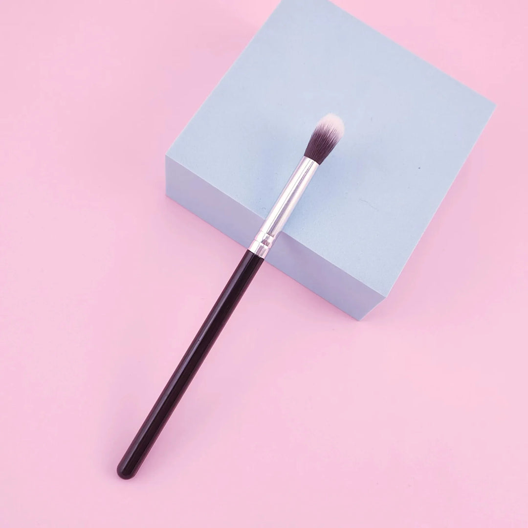 Precision Nose Shadow and Highlighter Brush