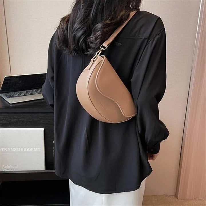 2024 Trendy Pillow Shoulder Bag for Women: Crossbody & Messenger Style